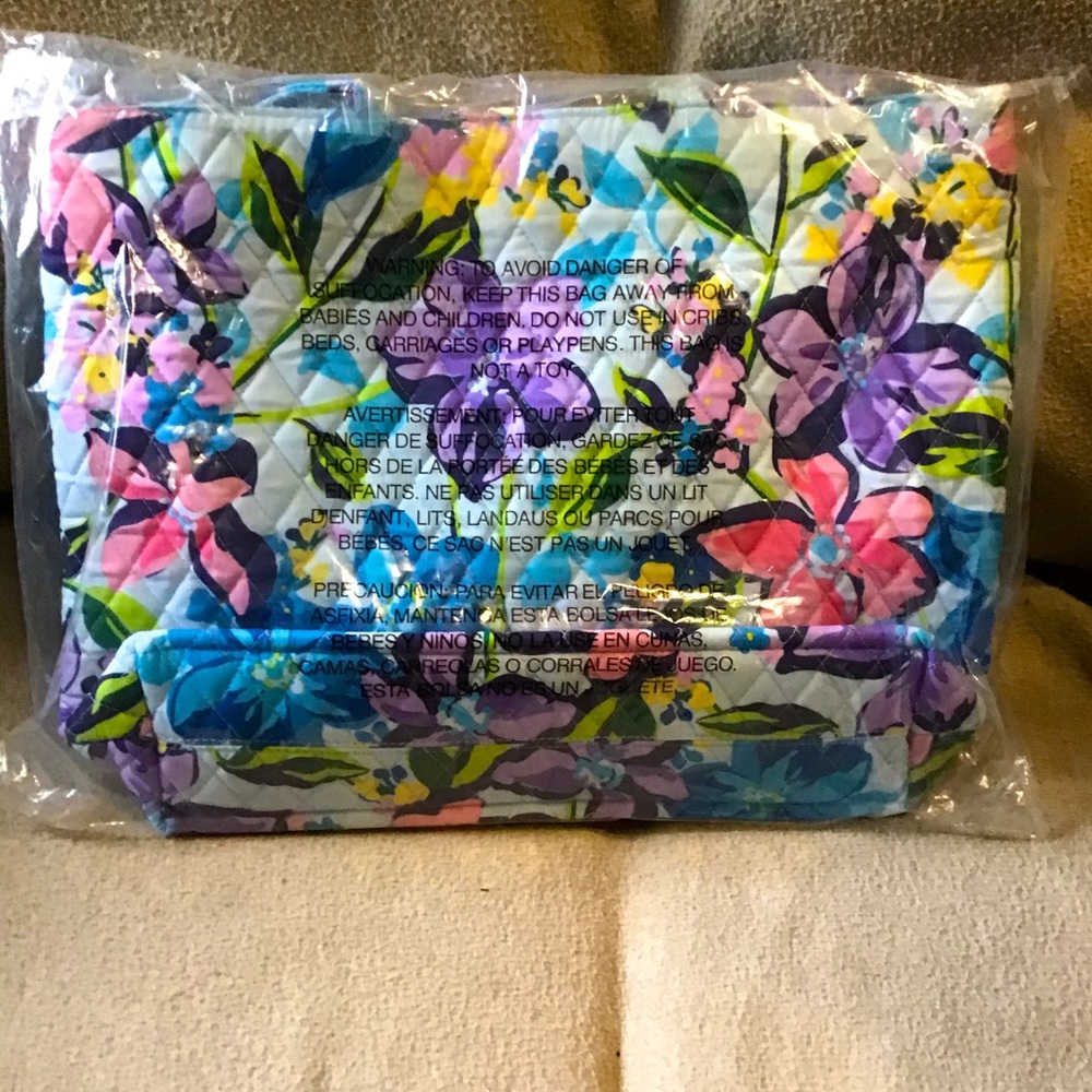 Vera Bradley essential Tote bag in retired Marion floral pattern. Brand new